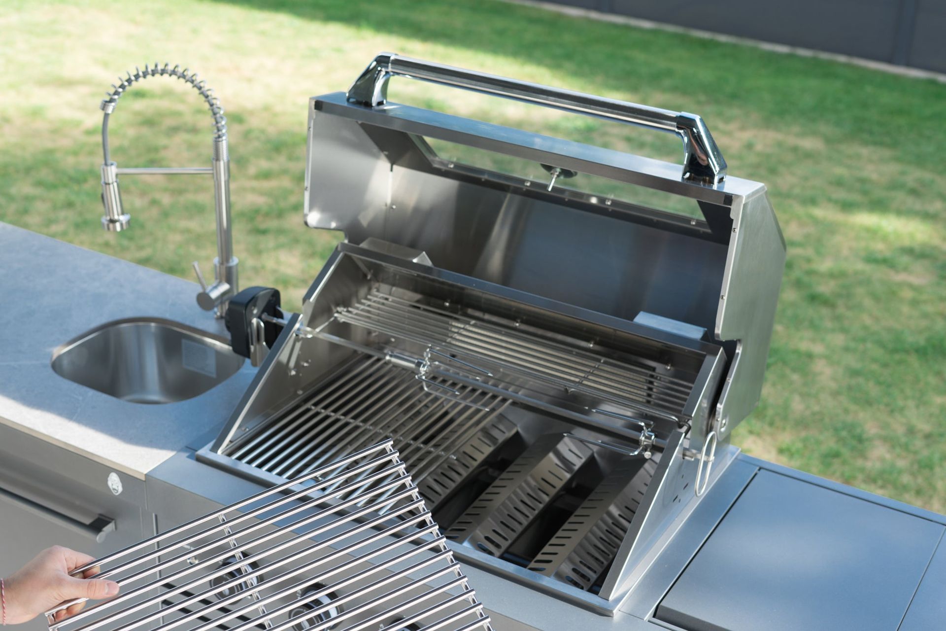 Massiver Edelstahl für perfekte Grillmuster und maximale Langlebigkeit.