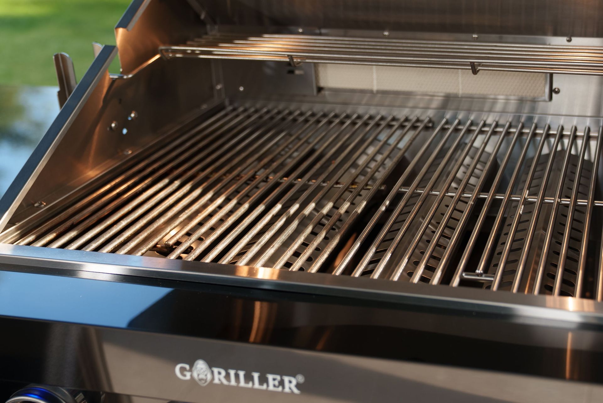 Rozsdamentes acél grillrács az egyenletes hőért.