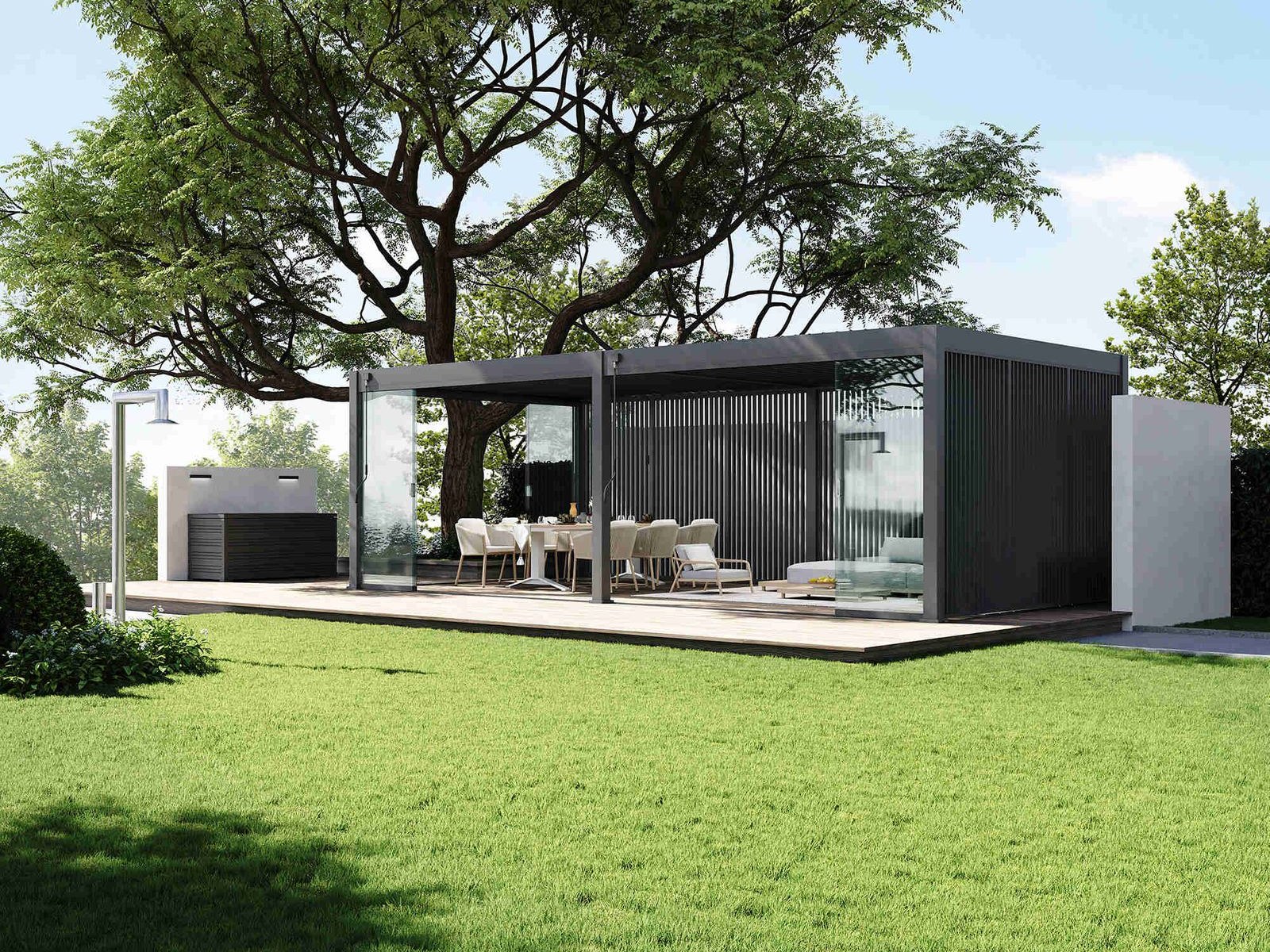 Pergola Antares mit vertikalen Lamellen-Seitenwänden in Anthrazit im Garten